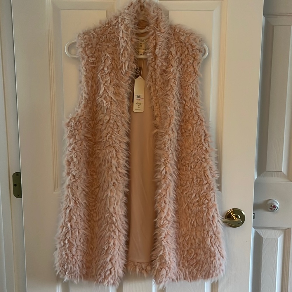 ASHELY BY 26 International ladies size Medium faux vest, new with tags.